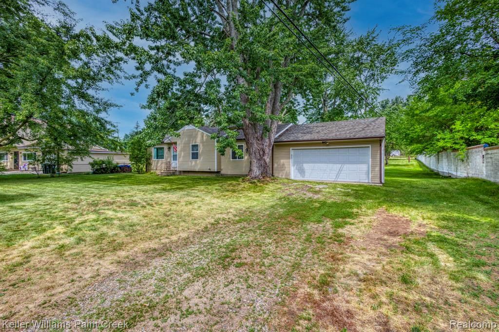 2244 Hammerslea Road, Lake Orion, MI 48359