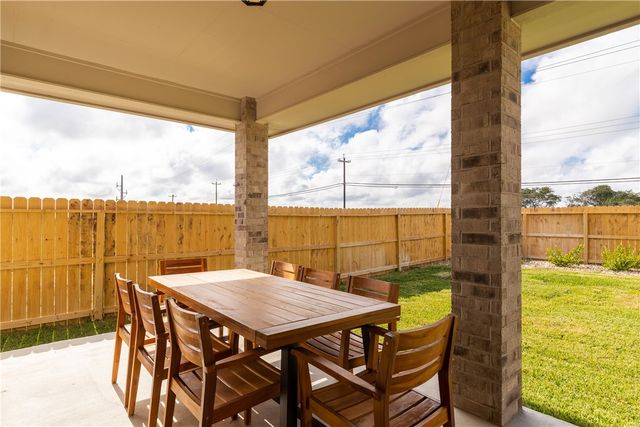 2401 Blessed St, Corpus Christi, TX 78418