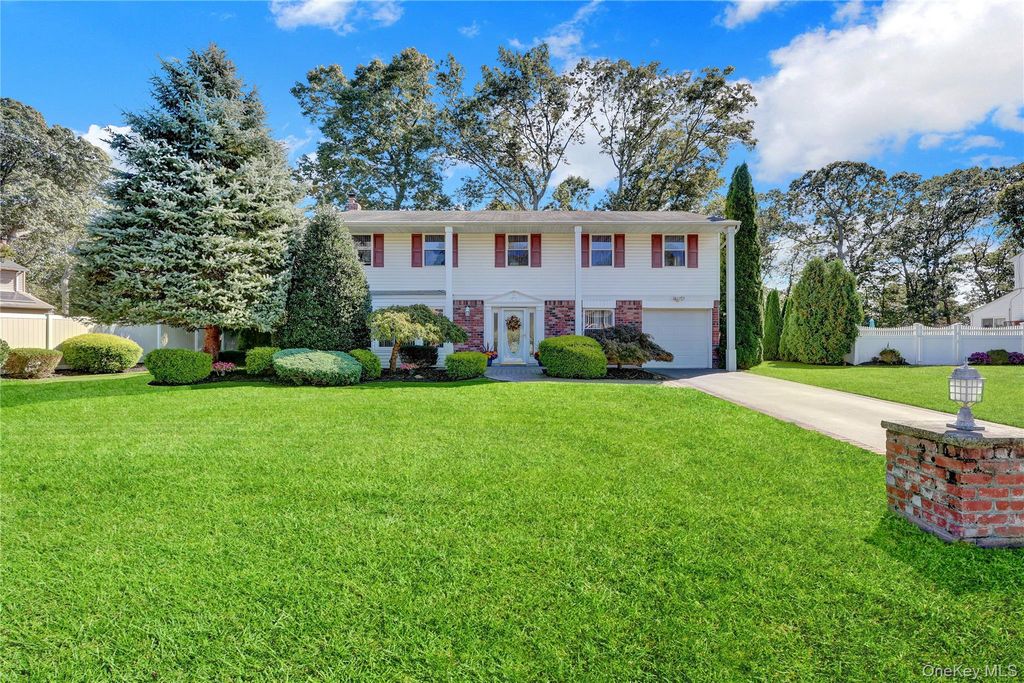 14 Milhouse Lane, Lake Grove, NY 11755 — photo 2