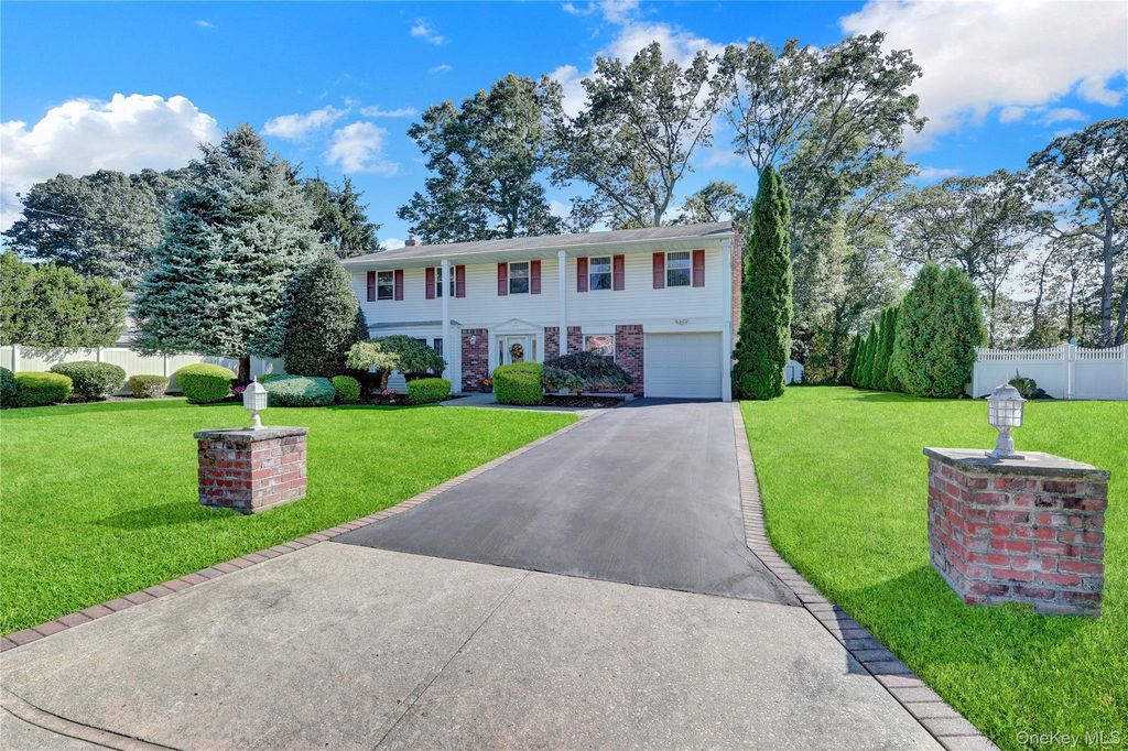 14 Milhouse Lane, Lake Grove, NY 11755 — photo 3