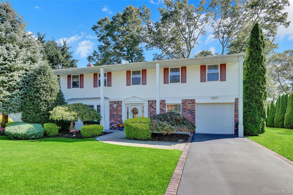 14 Milhouse Lane, Lake Grove, NY 11755 — photo 4