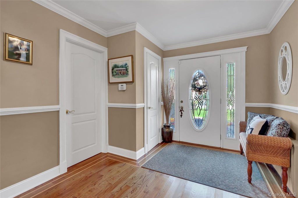 14 Milhouse Lane, Lake Grove, NY 11755 — photo 5