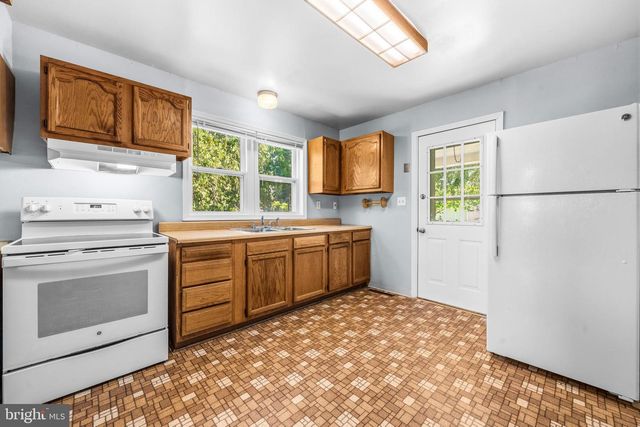 38040 BEACH RD, Coltons Point, MD 20626