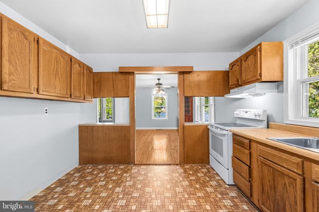 38040 BEACH RD, Coltons Point, MD 20626