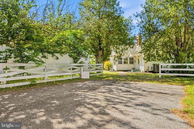 38040 BEACH RD, Coltons Point, MD 20626