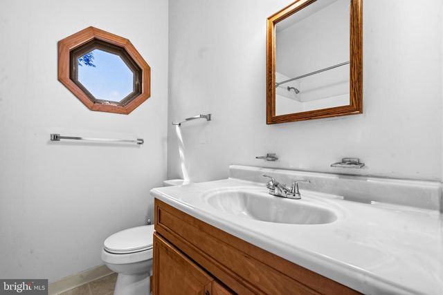 38040 BEACH RD, Coltons Point, MD 20626
