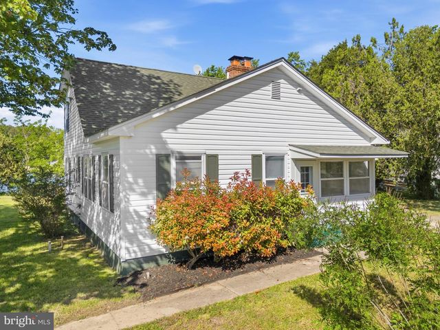 38040 BEACH RD, Coltons Point, MD 20626