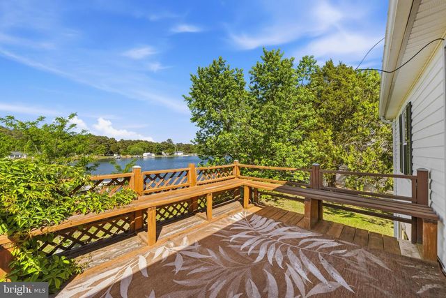 38040 BEACH RD, Coltons Point, MD 20626