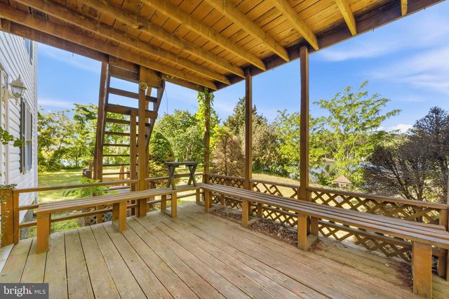 38040 BEACH RD, Coltons Point, MD 20626