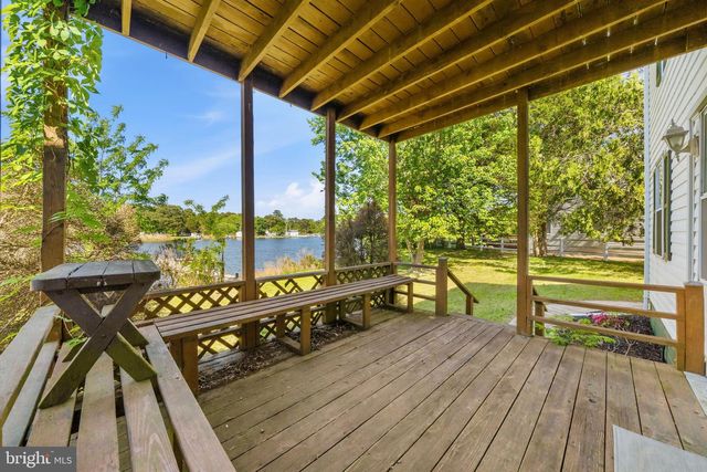 38040 BEACH RD, Coltons Point, MD 20626