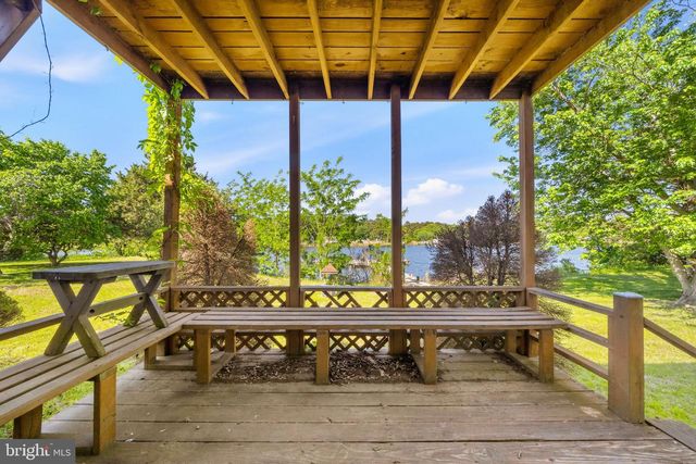 38040 BEACH RD, Coltons Point, MD 20626