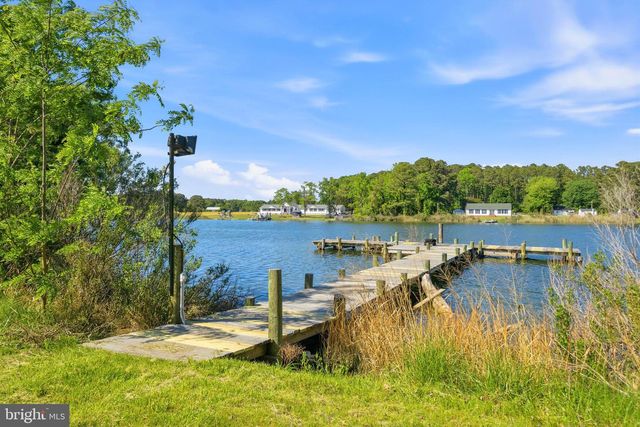 38040 BEACH RD, Coltons Point, MD 20626