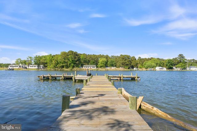 38040 BEACH RD, Coltons Point, MD 20626