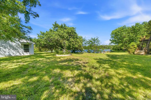 38040 BEACH RD, Coltons Point, MD 20626