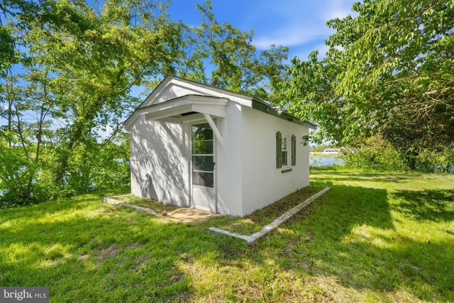 38040 BEACH RD, Coltons Point, MD 20626