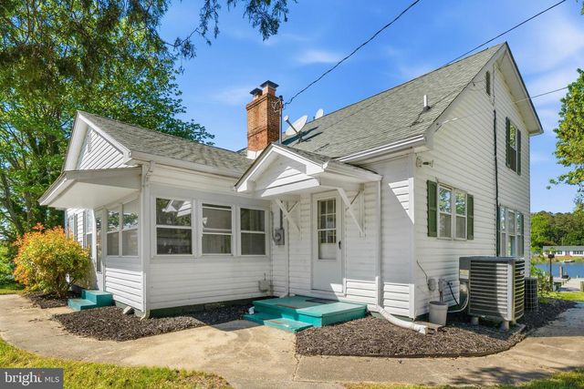 38040 BEACH RD, Coltons Point, MD 20626