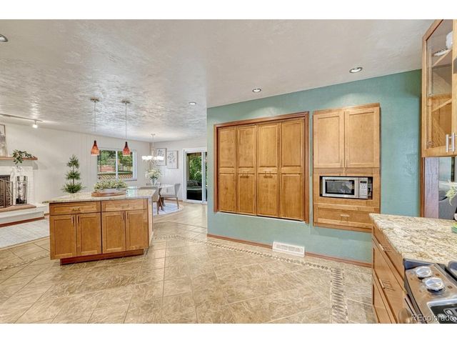 6904 E Villanova Pl, Denver, CO 80224