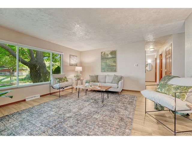 6904 E Villanova Pl, Denver, CO 80224