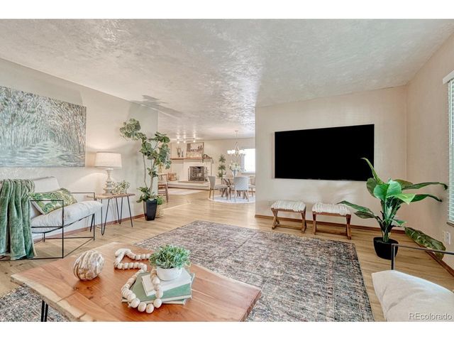 6904 E Villanova Pl, Denver, CO 80224