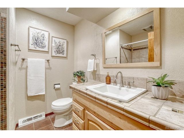 6904 E Villanova Pl, Denver, CO 80224