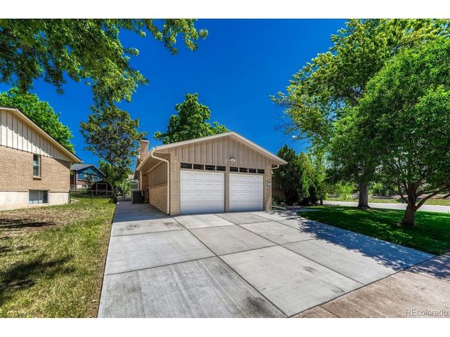 6904 E Villanova Pl, Denver, CO 80224