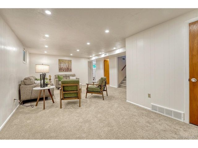 6904 E Villanova Pl, Denver, CO 80224