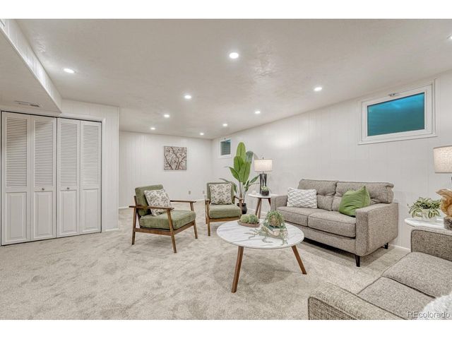 6904 E Villanova Pl, Denver, CO 80224