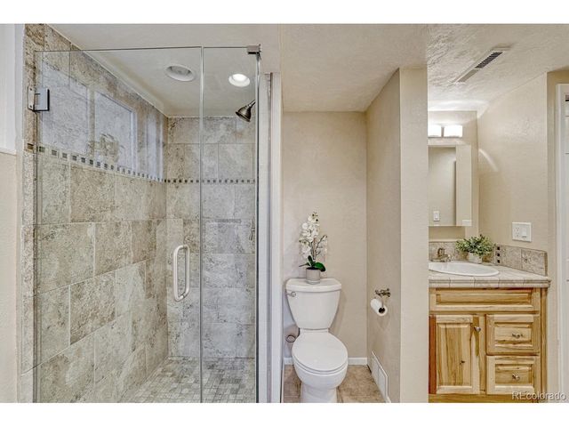 6904 E Villanova Pl, Denver, CO 80224
