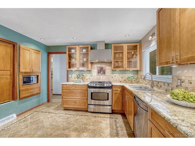 6904 E Villanova Pl, Denver, CO 80224