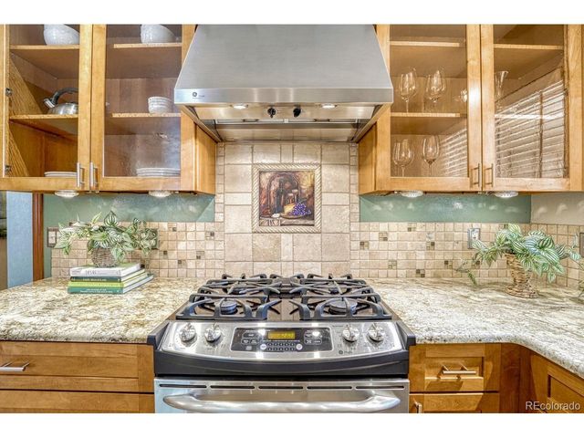 6904 E Villanova Pl, Denver, CO 80224