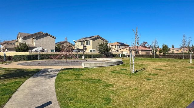 3031 Glacier Lane, Clovis, CA 93619