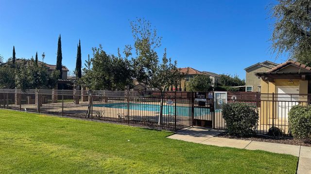 3031 Glacier Lane, Clovis, CA 93619