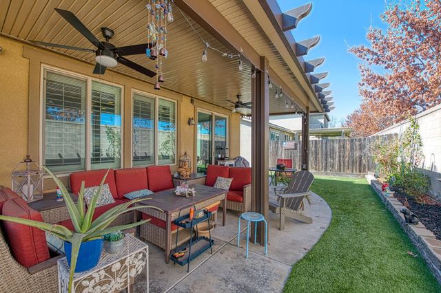 3031 Glacier Lane, Clovis, CA 93619