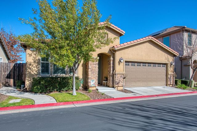 3031 Glacier Lane, Clovis, CA 93619