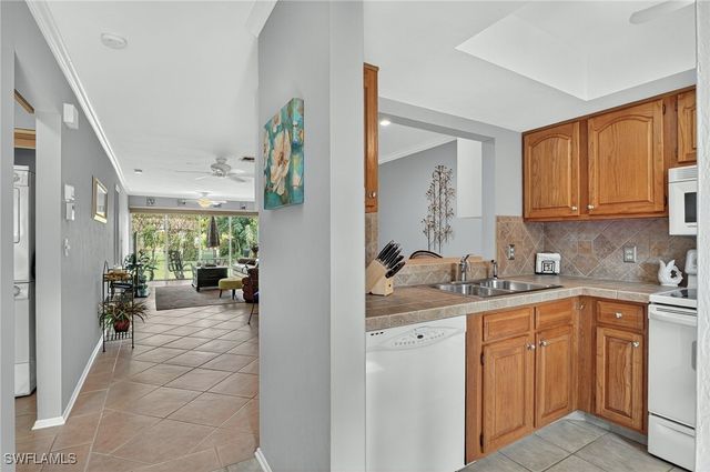 1009 Pine Isle LN S 1009, Naples, FL 34112