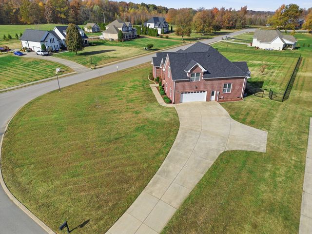 1027 Founders Ln, Portland, TN 37148