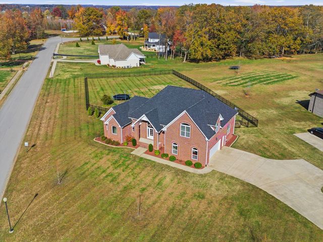 1027 Founders Ln, Portland, TN 37148
