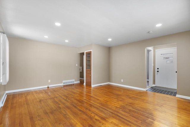 4306 N 72nd STREET, Milwaukee, WI 53216