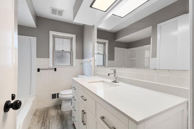 4306 N 72nd STREET, Milwaukee, WI 53216