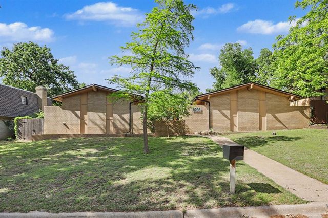 8205 Golden Oaks Road, Oklahoma City, OK 73127