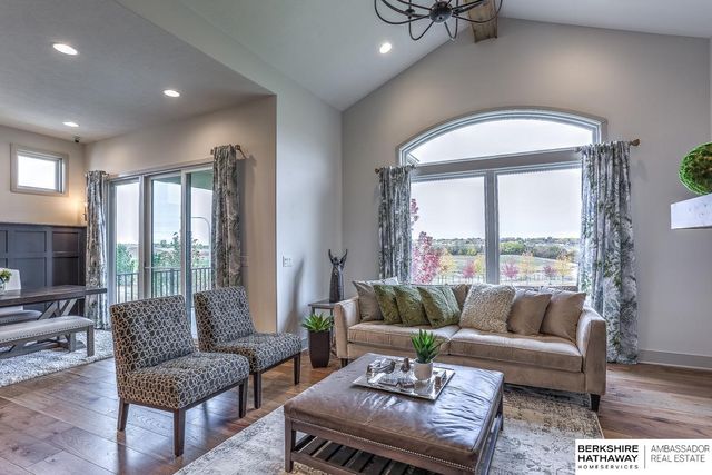 11267 S 102nd Avenue, Papillion, NE 68046