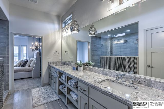 11267 S 102nd Avenue, Papillion, NE 68046