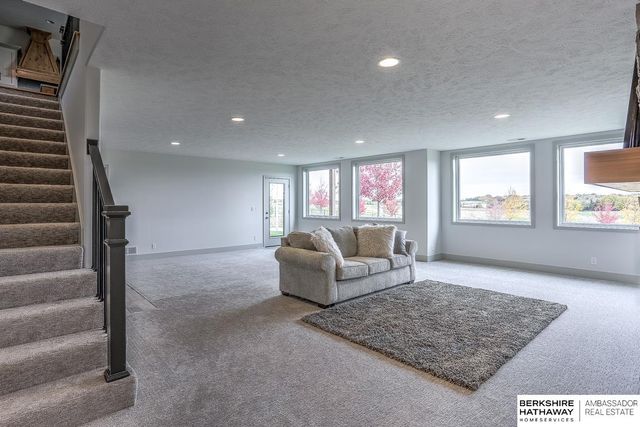 11267 S 102nd Avenue, Papillion, NE 68046