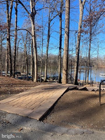 15794 BEACON HILL PL, Dumfries, VA 22025