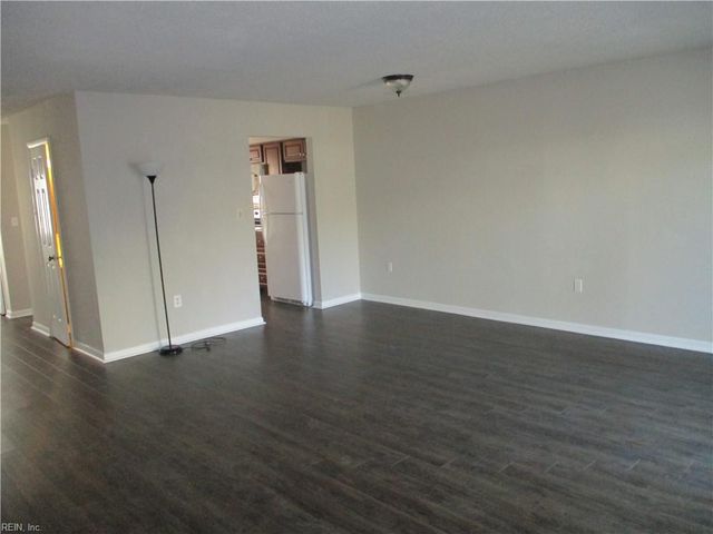 547 Barberton DR, Virginia Beach, VA 23451