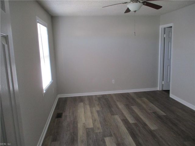 547 Barberton DR, Virginia Beach, VA 23451