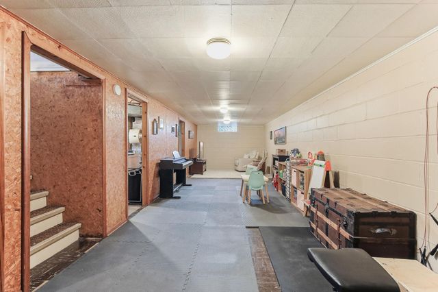 2968 Asbury Street, Roseville, MN 55113