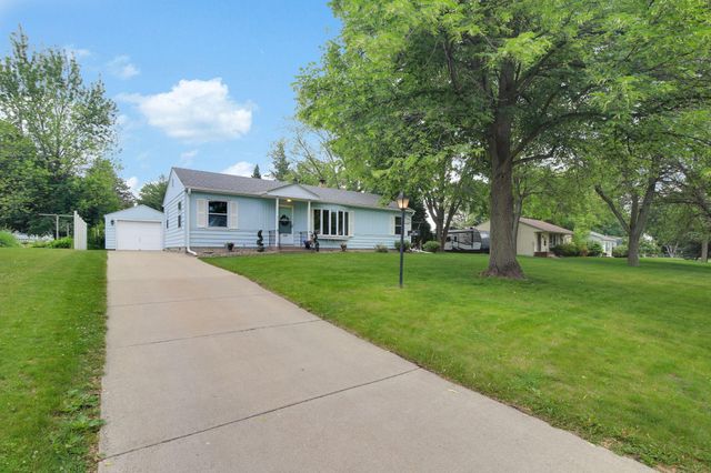 2968 Asbury Street, Roseville, MN 55113
