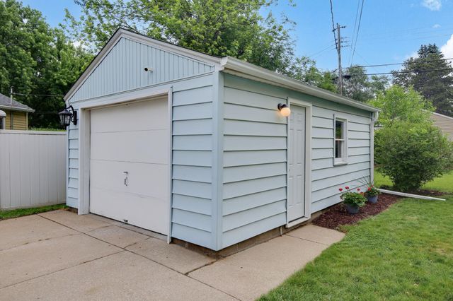 2968 Asbury Street, Roseville, MN 55113