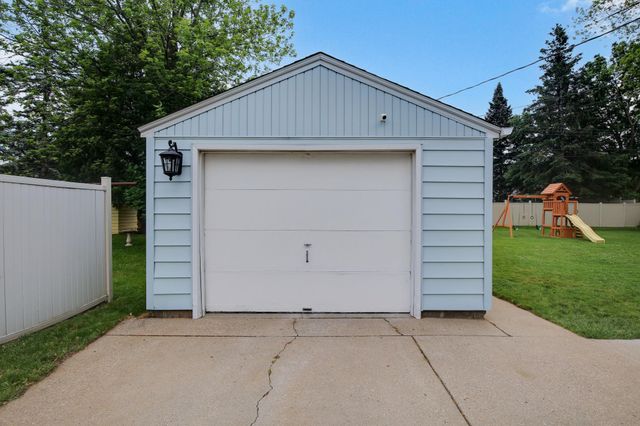 2968 Asbury Street, Roseville, MN 55113